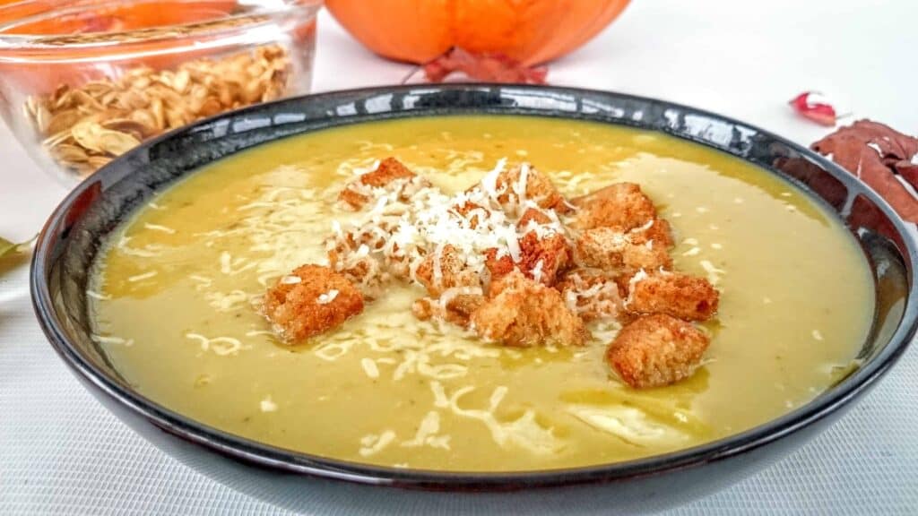 Slimming World Syn Free Pumpkin Soup Recipe & Spiced Roasted Seeds Snack