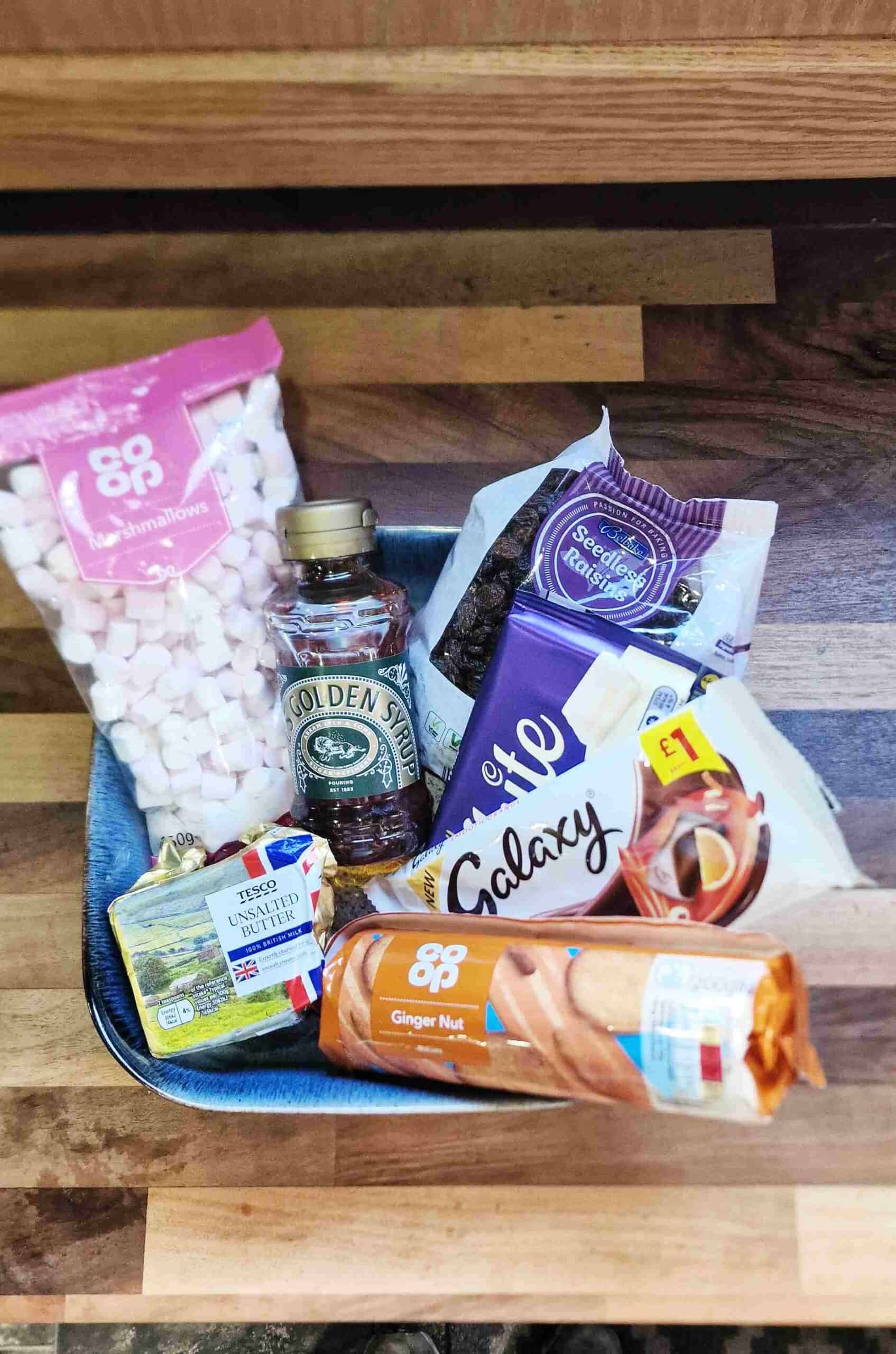 Ingredients for a chocolate tiffin traybake