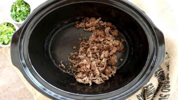 brown beef mince in a slow cooker pot