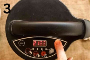 person pressing start no the morphy richards soup maker on smooth mode
