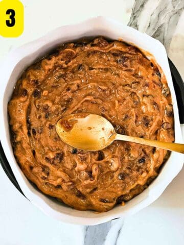 Step 3: Smooth the fruit cake mixture in a round cake tin lined with baking paper.